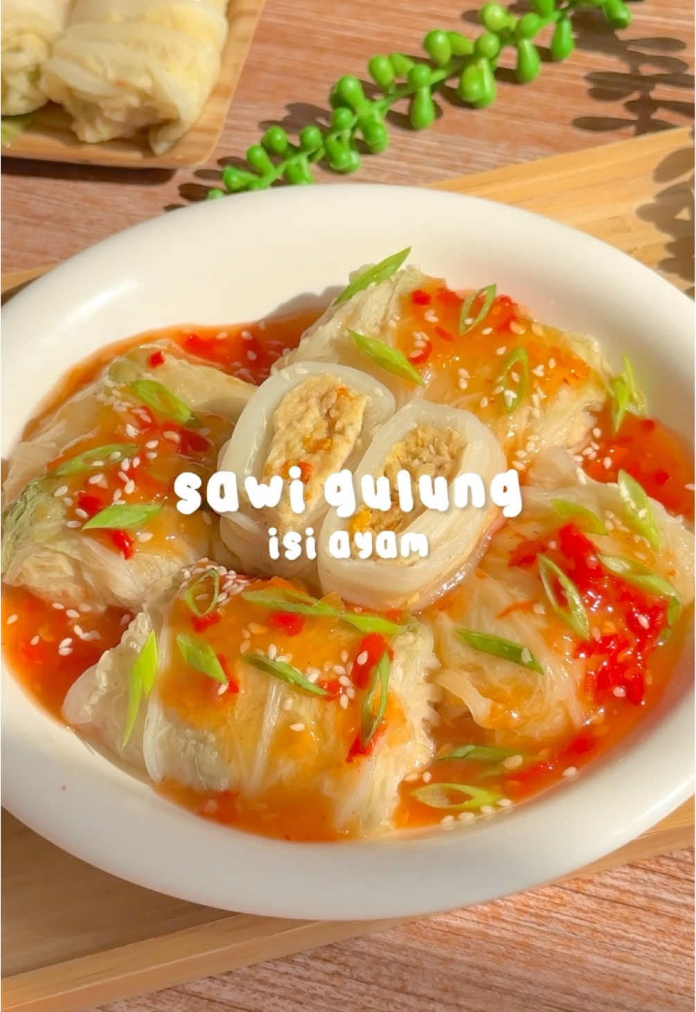 sawi gulung ayam🥬🥢 another menu diet friendly!😋 cepetann recook, enaak bangett😍 eng recipe👩🏻‍🍳: • 10 chinese cabbage (steam for 3 minutes) • ⁠300gr chicken fillet • ⁠1 scallion  • ⁠1 garlic  • ⁠½ carrot  • ⁠1 small egg • ⁠2tbsp tapioca • ⁠1tsp soy sauce • ⁠1tsp oyster sauce  • ⁠1tsp sesame oil  • ⁠salt, sugar, pepper  steam for 15 minutes  sauce🥫: • 7 chili • ⁠2 red onion • ⁠1 garlic  • ⁠200ml water • ⁠salt, sugar • ⁠1tbsp chili sauce  • ⁠1tsp oyster sauce  • ⁠½ lime • ⁠cornstarch + water step by step divideo yaa☺️ ❗️DILARANG REUPLOAD VIDEO INI❗️ follow me for more💖 #foryoupage #fyp#fypstheticcooking 