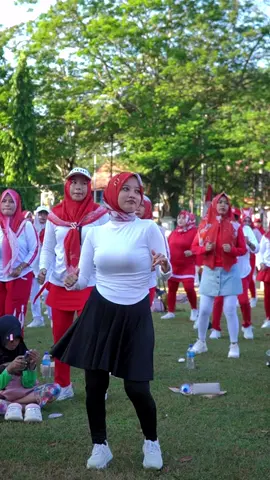 Senam bareng kak @lely ganez Dulu temen-temen. #kamerapamekasan #soundviral #fypシ゚viral #fyp #stecu #senam #senamstecu ##olahraga 