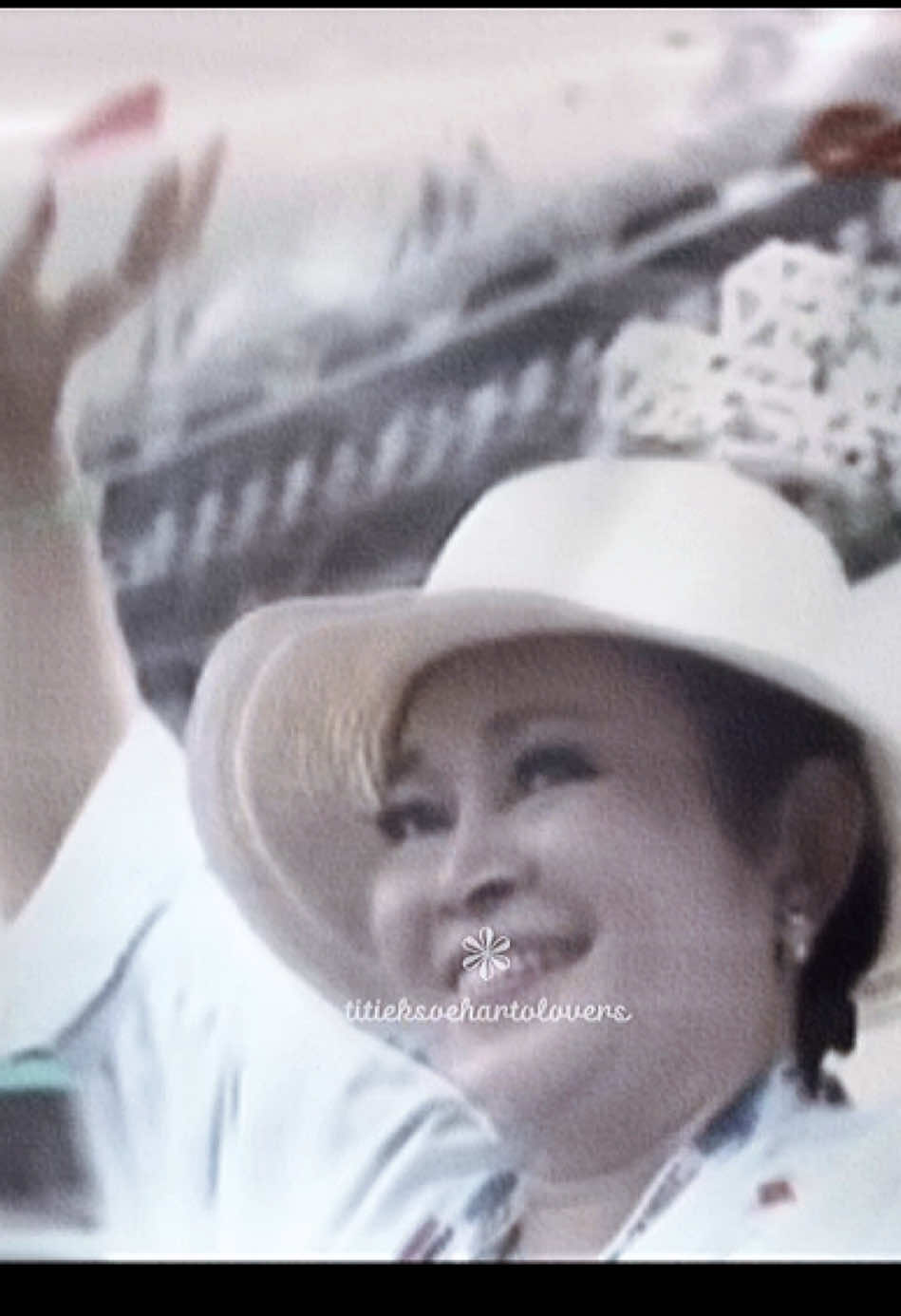 Replying to @meidioy sehattt selaluu paak buu 🥹🫶🏻 #titieksoeharto #titiekprabowo #prabowo #fyp #fypシ #fffffffffffyyyyyyyyyyypppppppppppp #sore 