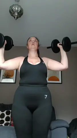 Arms day. #workingeveryday #keepingfit #feelinggood #Fitness #homeworkout #dumbells #GymTok @Gymshark @Gymshark Women 