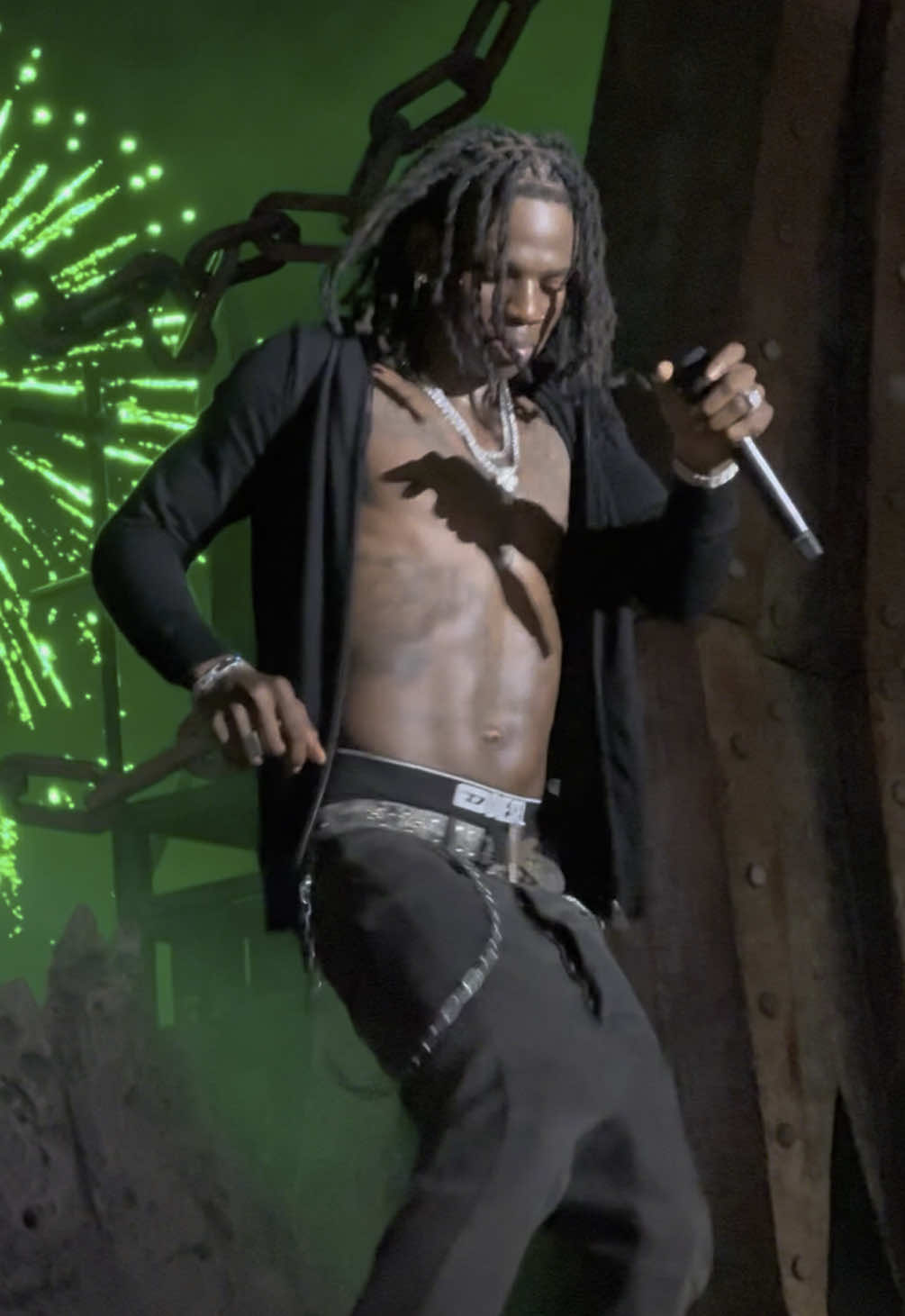 Rema performing “Dumebi” at his concert in Barcelona, Spain 🇪🇸 #rema #remanews #heisrema #heisremanewss #remaconcert #spain #barcelona #dumebi