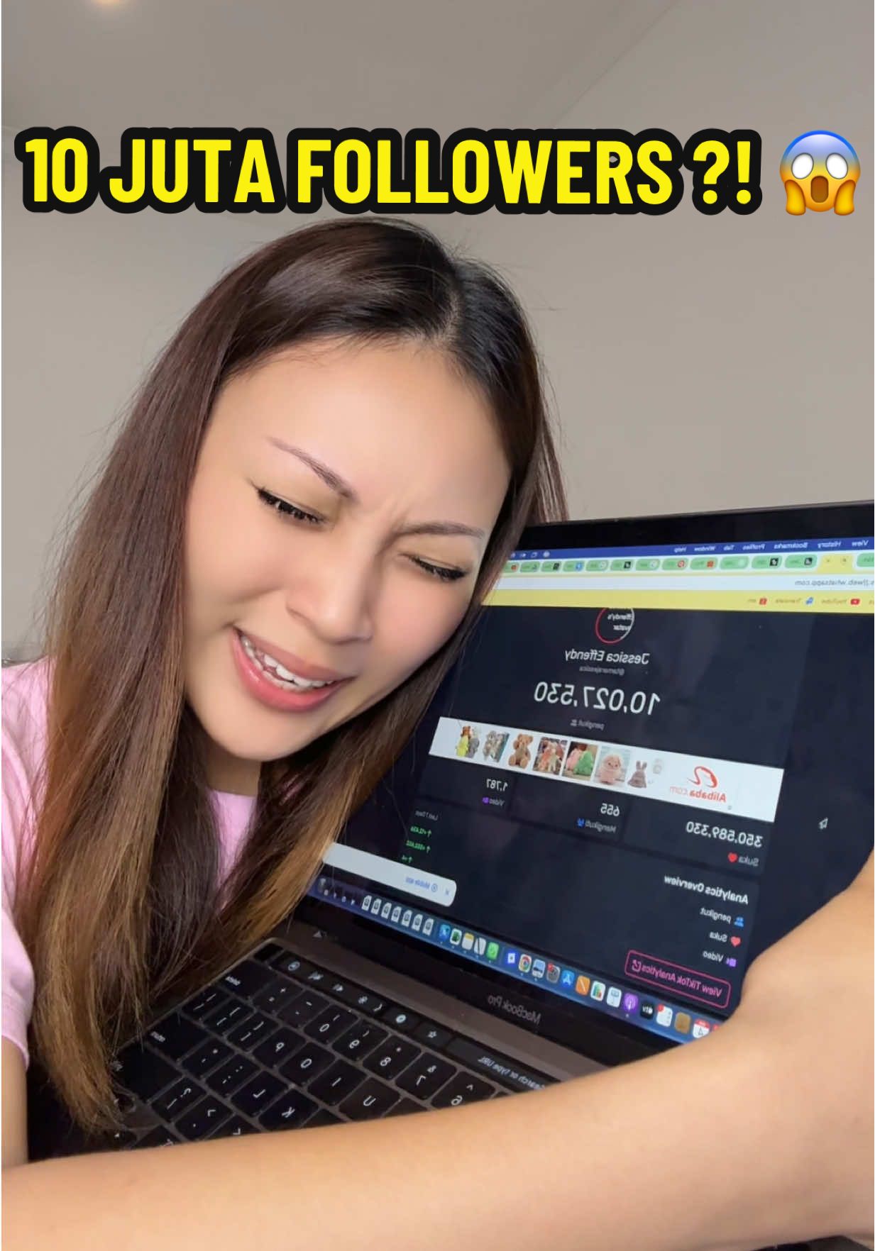Membalas @niaaloveyouwt MANA COBA ABSEN FOLLOWERS AKUUU !!! 10 JUTA ?!!! 😭😭💖💖💖 THANKYOUU GUYSSS HUAAAAA 🥹🥹 
