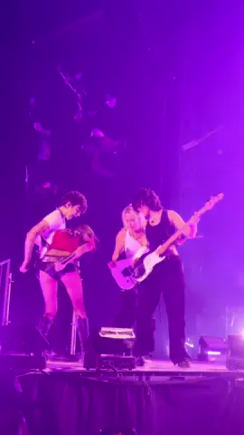 END OF GUTS TOUR @Olivia Rodrigo @OSHEAGA #GUTS #gutstour #guts #gethimback #oliviarodrigo #osheaga 