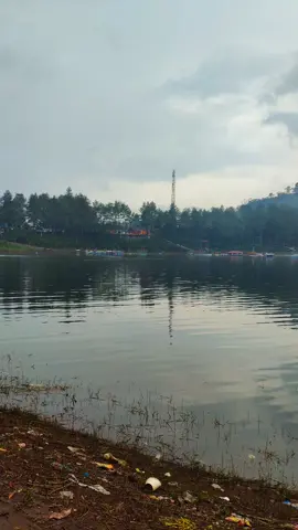 lumpur dan belian.... telaga menjer sehabis hujan lebat #destinasiwisata #perahutelagamenjer #wisataperahusibagor #naikperahu #telagamenjer 