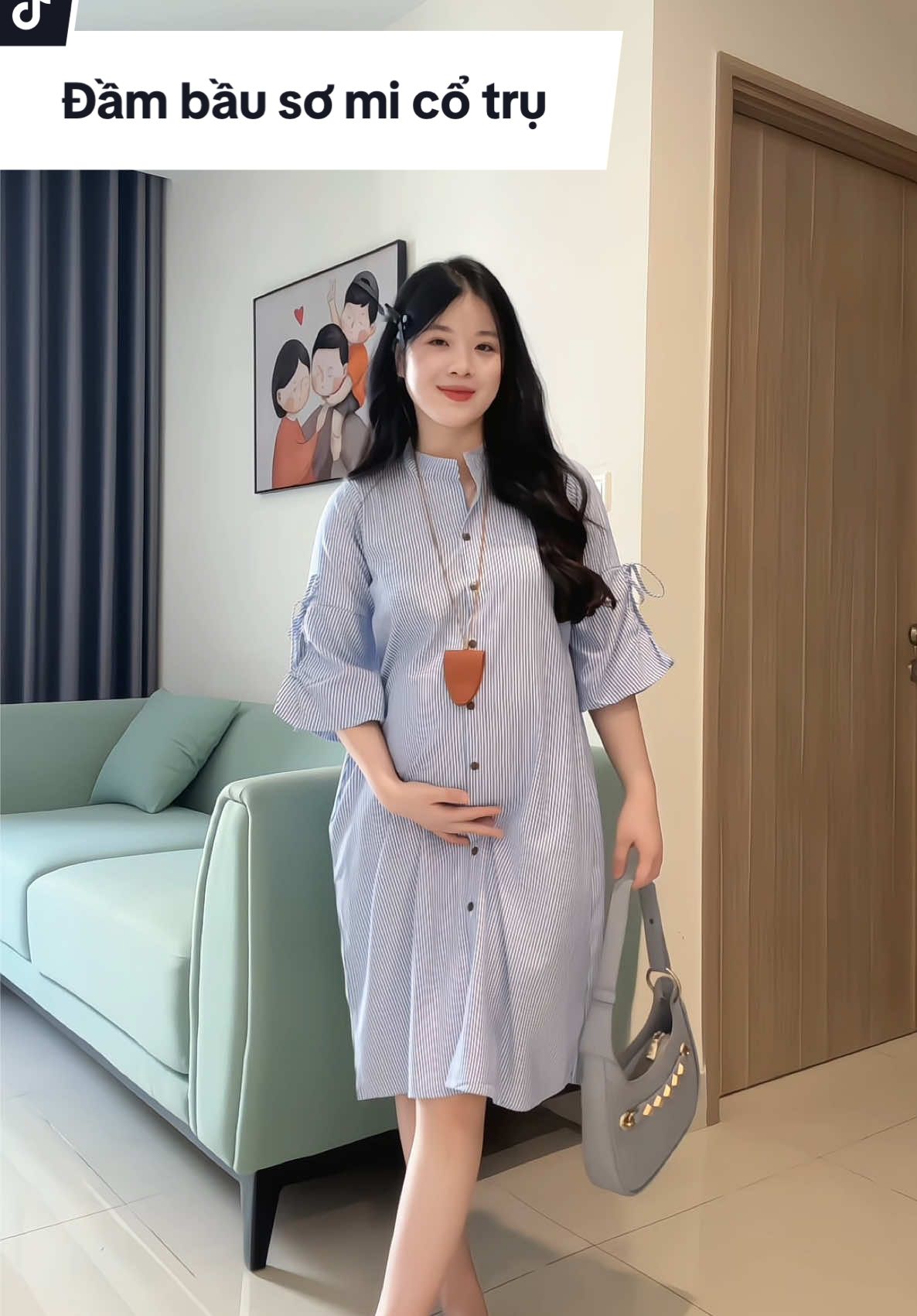 Đầm bầu sơ mi cổ trụ cách điệu, form dáng suông nhẹ nhàng thanh lịch. #mebau #mebimsua #dambau #dambauxinh #vaybau #vaybauxinh #hellobanhgao 