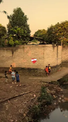 ternyata dewasa ga seseru yg kita bayangkan sewaktu masih kecil🥺. #fyp #childhoodmemories #masakecil #viral 