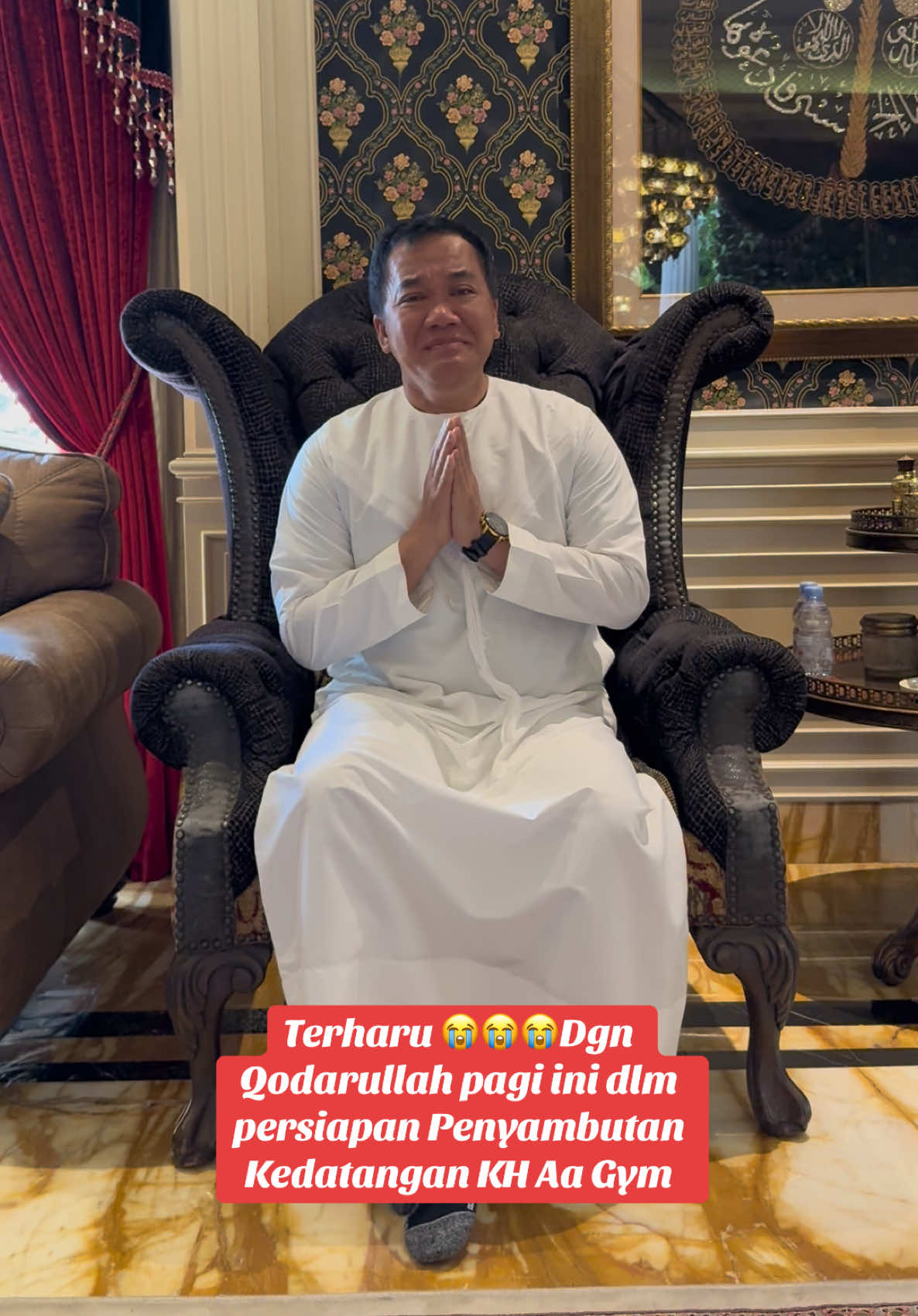 . . MasyaAllah Alhamdulillah . Qadarullah pagi ini  kedatangan Kyai Haji AA GYM di kediaman saya untuk memberikan tausiah kepada kami semua keluarga besar F Corp . Dalam persiapan penyambutan Aa Gym Pagi tadi, saya sgt terharu dan sgt bahagia dgn kehadiran beliau, krn beliau adalah panutan saya , Subhanallah, apalagi sambil menunggu beliau, saya mendengar murotal Alquran, akhirnya menjadi lebih terharu 😭😭😭😭😭😭❤️❤️ . Tausiah kami pagi ini adalah “ MENJEMPUT KEBERKAHAN DLM HIDUP” . Semoga kita semua selalu dlm keberkahan dan dlm ridho Nya amin yra . Salam Sedekah . Syukur sabar ihklas dan tawakkal .