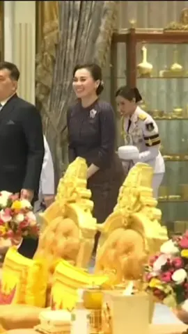 ติดตามสมเด็จพระนางเจ้าไม่เคยพลาดจากสายตา