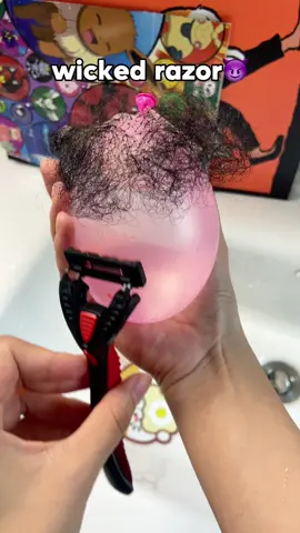 Travelling? Gym bag essential! Our foldable bikini shaver fits anywhere & works wet/dry. Perfect for pre-wedding grooming or quick touch-ups. 👰 ♀#razor  #womenrazor #bikini  #bikinirazor #shaver #trimmer  #tiktokmademebuyit #cozyvibes #effortlessbeauty#dealsforyoudays