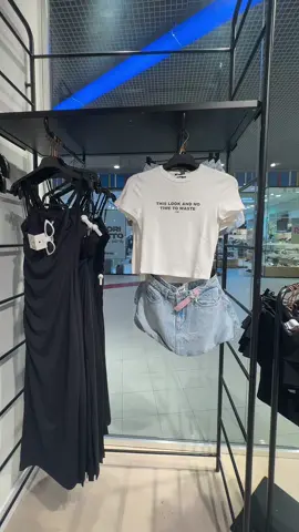 #tally #tallyweijl #tshirt #tshirthack #denim #jeans #jeanshighwaist #jeanshack #jeansoutfit #skirt #skirts #pallone #dresses #bermuda #cordset 