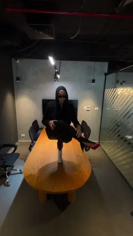 Standing on business👠