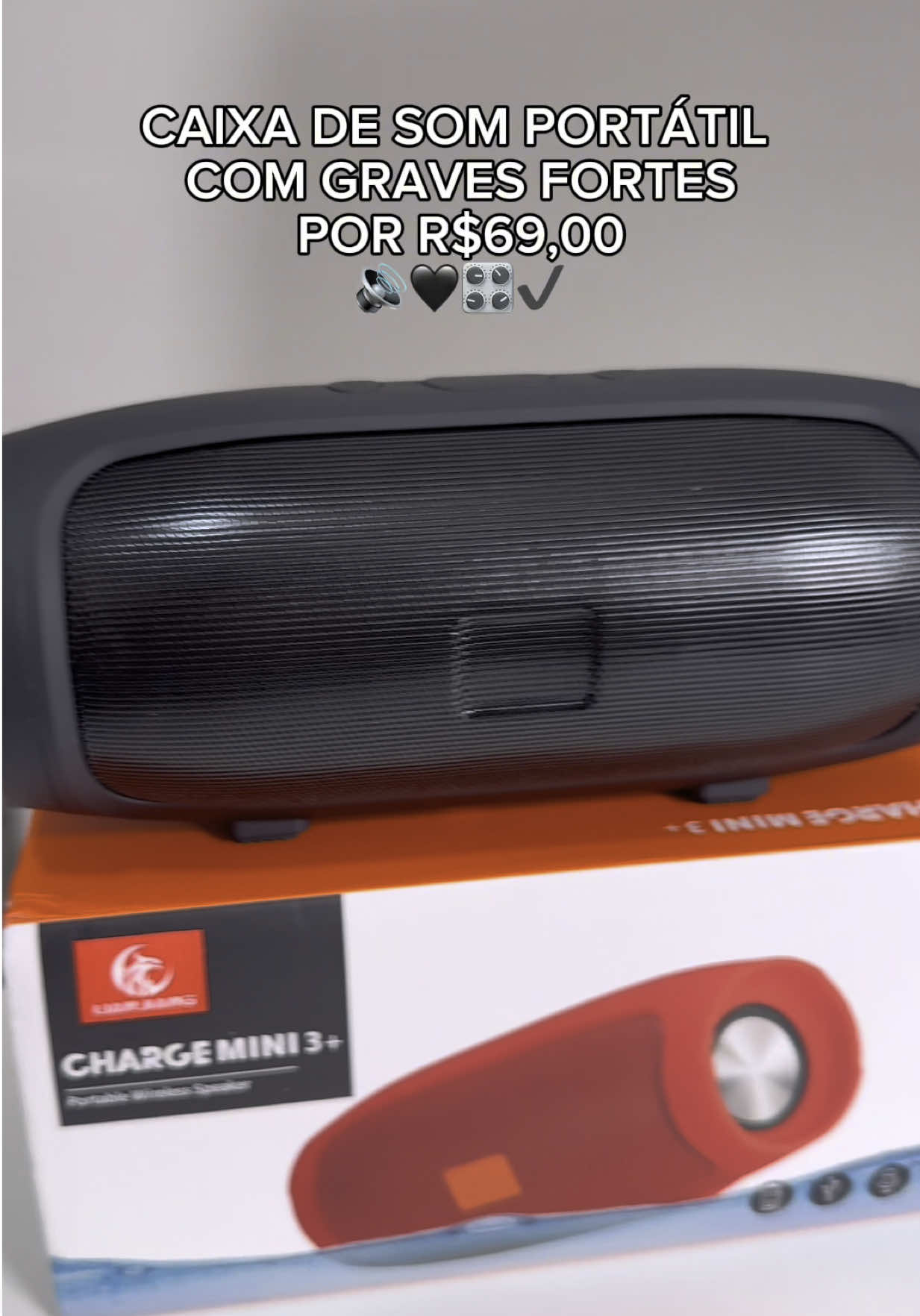 Caixa de som portátil, possui conexão via bluetooth, USB e para cartão de memória. Emite graves fortes, tem opção de atender chamadas, é compatível com Android e IOS. #TiktokShopBrasil #caixadesom #caixinha #chargemini3 #charge 