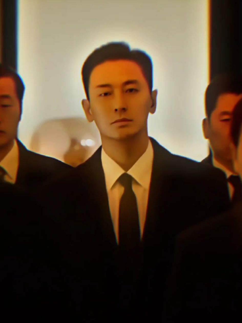 Walk like a king👑 #jujihoon #주지훈 #kdrama #bloodfree #thetraumacodeheroesoncall #kingdom #hyena #trungtamchamsocchanthuong #vuongtrieuxacsong #linhcau #edit #phimhanquoc #joojihoon #Tructhangcon주지훈 