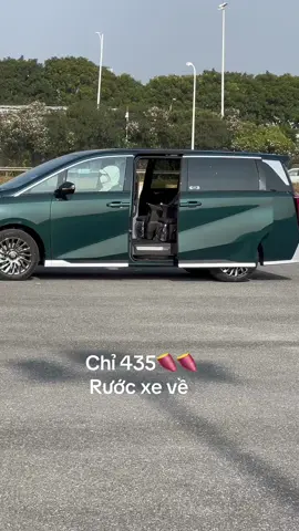 GAC M8.Phiên bản MPV 7 chỗ ngồi với ngoại thất màu xanh ngọc lục bảo vô cùng bắt mắt dưới ánh nắng#gacmotorvietnam #gactansonnhat #fyp #m8 #foryoupage #m6 #foryoupage #xuhuongtiktok #tiktok 