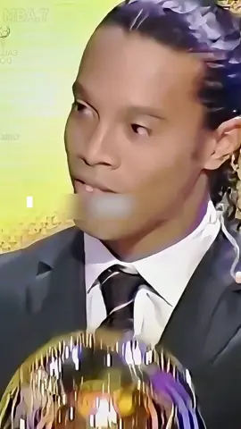The secret of Ronaldinho's father#ronaldinho #goldenglobeawards #fyp #football #Soccer #tiktok 