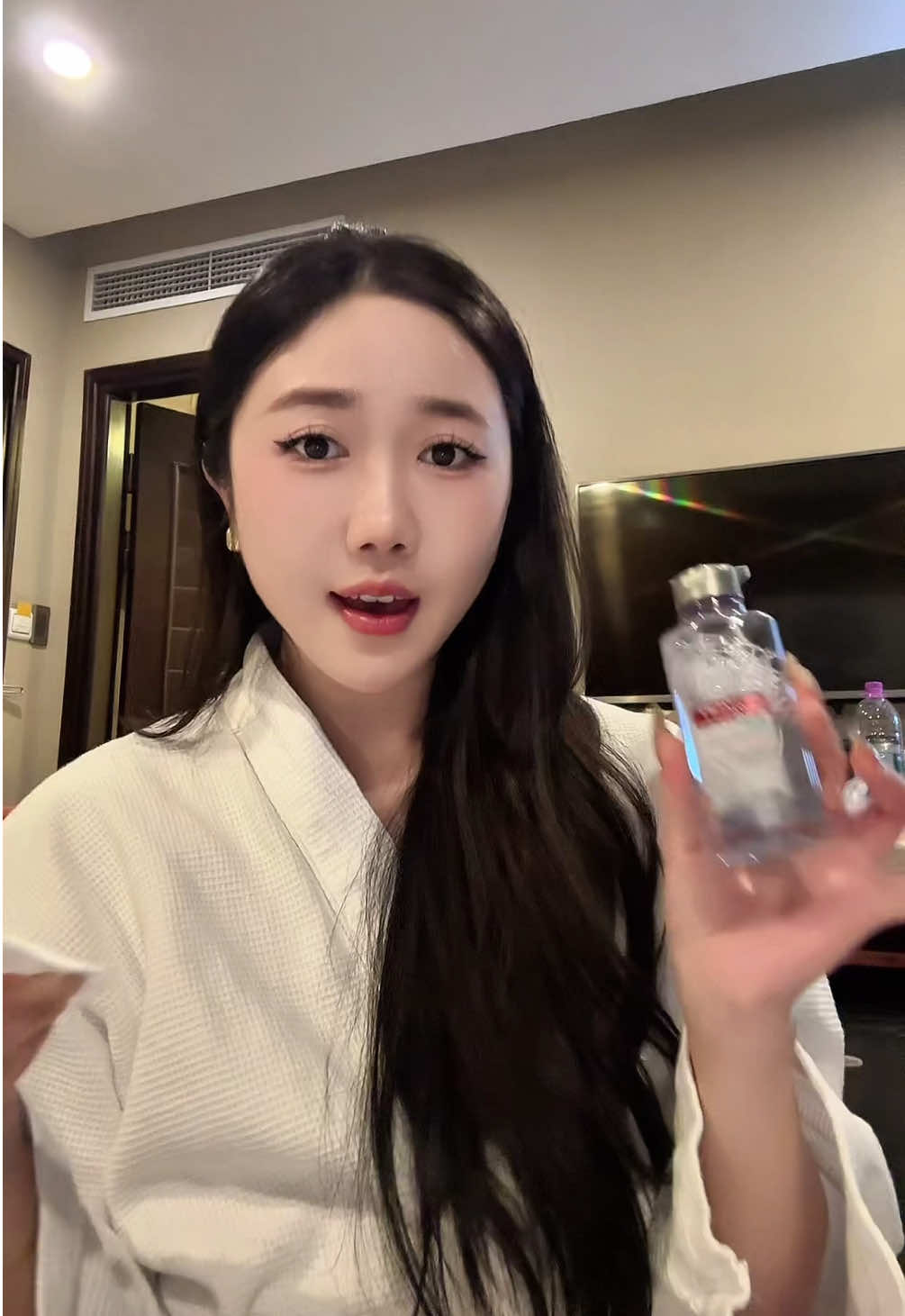 Tẩy trang quốc dân mà giá hạt rẻ lắmm í😗😗 #nuoctaytrang #taytrang #lorealparis #skincare #taytrangquocdan 