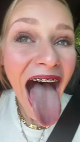HHEHEHEH SHE WANNA THROW THEM HANDS.                  #HAHA #igotthesebmadagain #fypシ゚viral #DONTPLAY #wefinnathrowhands #GOTYOU #fypシ #influencer #100k #sheferious 