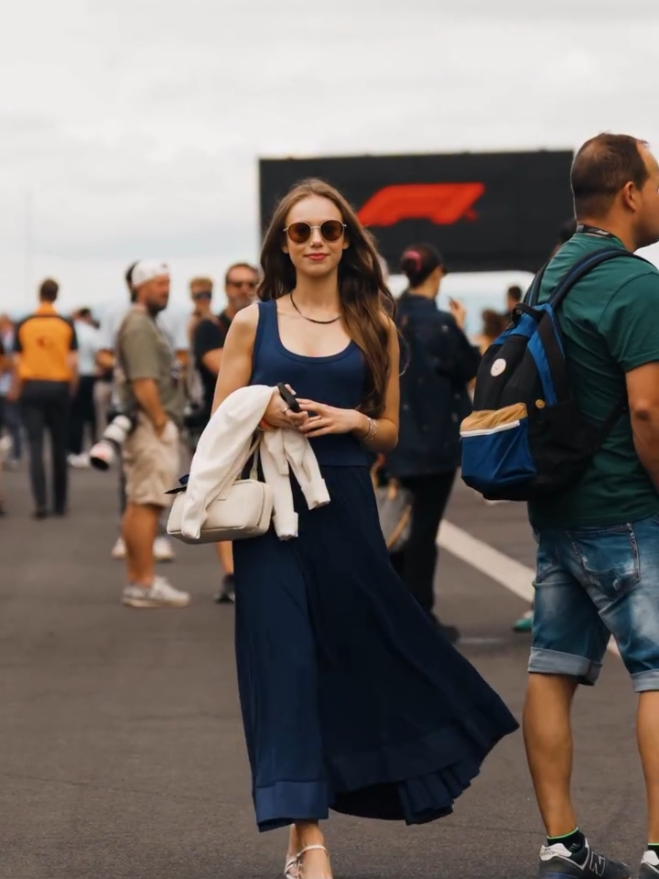 Lily in the paddock yesterday! Radiant as always 😍🫶🏻💖 #lily #lilyandoscar #lilyzneimer #lilyzneimeredit #iloveyou #hungary #oscarpiastri #oscarpiastriedit #oscarpiastri81 #mclaren #f12025 #fyp #op81 #formula1 #foryoupage❤️❤️ #foryoupage #foryoupageofficiall❤️❤️tiktok #fypシ 