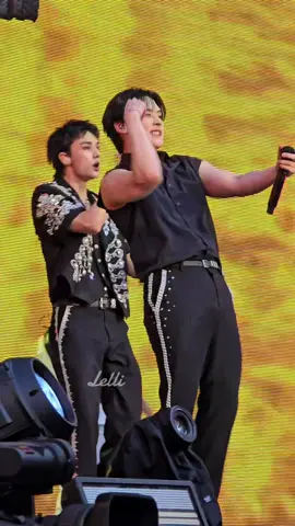 I CAN'T MOVE ON FROM THIS 🫠🫠 My brain literally stopped there!  LEE KNOW JJAM FANCAM 🥵 SKZ DOMINATE WORLD TOUR,  MADRID 22/07/25 @Stray Kids  #leeknowstraykids #leeknow #leeminho #leeknowedit #straykids #straykidsstay #straykidsedit #skz #skzstay #skzedit #straykidsallaroundtheworld #kpopedit #kpopfyp #kpop #fyp 