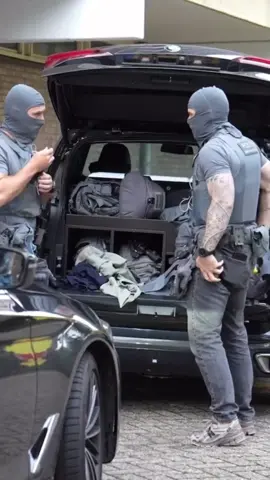 🤙🥷#dutchtiktok #fyppppppppppppppppppppppp #xybca #dienstspecialeinterventie #viral_video_ #specialforces #action #fakesituation⚠️ #viral_video #nederland 