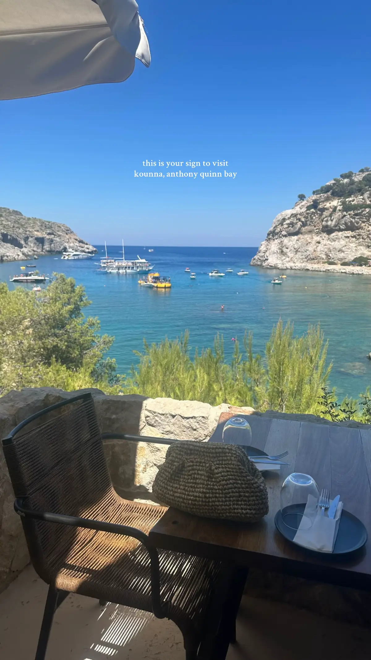 my favourite place in rhodes @kounnabeachbar 🤍 #anthonyquinnbay #rhodesgreece #beachbar #restaurantrecommendations #kounnabeachbar 