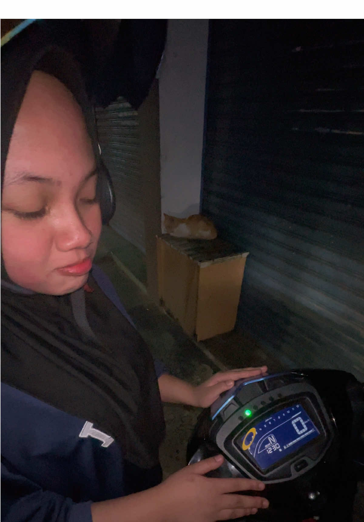 sorry ye sayang cinte sekarang just boleh bawak awak naik moto je tunggu kereta cinte siap okey🥹🤍#taijujb #fyp #y15butterfly🦋 #ilovemygf 