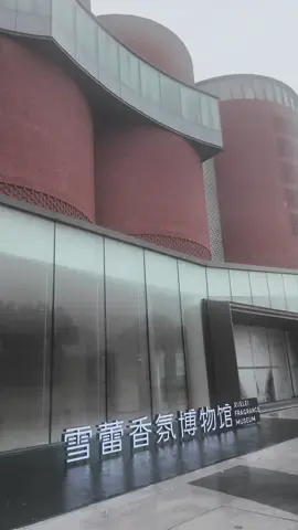 🌸✨ Just stepped into the world’s largest fragrance museum — the 7,000 m² Xue Lei Fragrance Museum in Guangzhou, China.  I was enchanted by how fragrance weaves together colors, sound, emotions, and memories — shifting with every season of life. From spring’s fresh beginnings to autumn’s warm reflections, each scent tells a story waiting to be relived. This remarkable place left me fascinated and profoundly inspired. 🌈🎶🍃💫 #FragranceJourney #XueLeiFragranceMuseum #ScentAlchemist #InspiredByScent #ColorsAndSound #SeasonsAndMemories