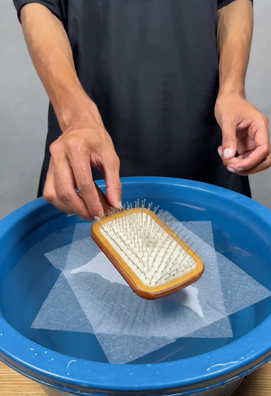 TRY TO GUESS HOW MANY TISSUE PAPER CAN HOLD A HAIR BRUSH #experiment #oddlysatisfying #scienceexperiments #asmr #uktiktok #usatiktok🇺🇸 #fyp 