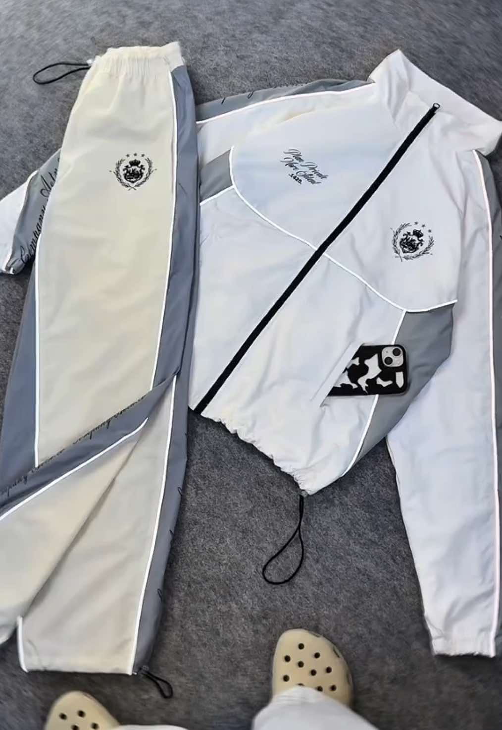 set tracksuit nyala kalcer under 200k nih😋. #fyp #igayakuustore #tracksuit #oneset #setkalcer #kalcer #tracktop 