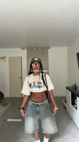 Baggy jorts but make it fashion 😮‍💨🖤 Streetwear fall era is in full effect. #BaggyStyle #FallStreetwear #4GirlySeasons #JortsAndVibes 🎥: @daswazz