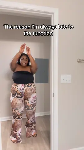 Literally dancing in the mirror 😂😂😂 #fyp 