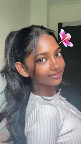 Your friends dont know💌💋 #browngirl #fyp #goviral #withoutmakeup #srilankan #netherlands #foryoupage #fypシ゚ #trendingtiktok #nesharaaaa #cleangirlaesthetic #makeuptut 