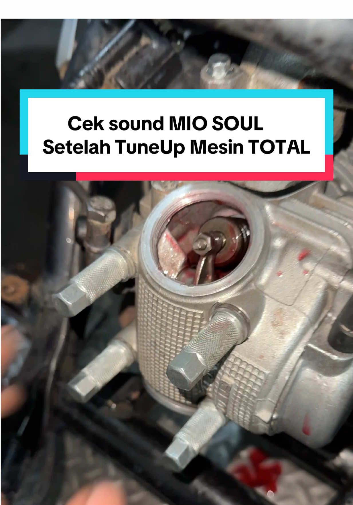 Cek hidup Mesin nyalah mesin mio soul. Hadehh jajan nya banyak yak ternyata genks😭. Gpp dah biar puas pake nya juga😅. Sekalian oli gw kasih castelube citrun berhubung sudah boreup ke 54.5 menggunakan Blok set HM one genkss.. gak sabar beres ini motor tapi prosesnya akan sangat gw nikmati😜. #in_engine #inenginezone #workshopinengine #mekanik #mekaniktiktok #bengkelmotorbogor #kujayamotorvariasi #fyp #fypシ #castelubecitrun #miosoul #miosoulkarbu #miosoulmx #blokmesinhmone 