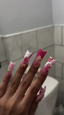Last post of these 😍😍😍#nails #ducknails #pinknails #nailinspo #summernails #newjerseynailtech @melodysusie 