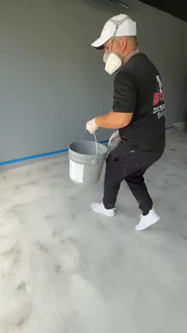 De garaje común a garaje de alto nivel. Nuestro sistema de Epoxy + Polyaspartic no solo transforma, protege y dura por años. 💪 Calidad, brillo y estilo Epoxy239 #EpoxyFloors #GarageEpoxy #EpoxyCoating #EpoxyNaples #GarageUpgrade