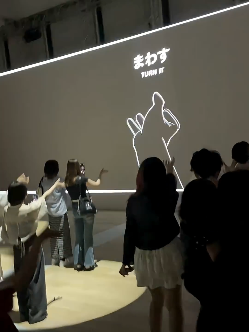 Creative interactive video NEO exhibition Tokyo NODE 2025. versi full : https://www.youtube.com/watch?v=cyWa8YJRN7k 🤯 ANTI NGANTUK! Ide Ice Breaking dari Tokyo NODE 2025 Bikin Fokus Auto ON! 🚀✨ Rapat sering bikin ngantuk? Murid di kelas pada bengong? Atau kamu sendiri susah fokus saat meeting online?  Kamu butuh jurus jitu ice breaking yang beda! 💡 Di video ini aku mau bocorin salah satu inspirasi creative interactive video dari pameran NEO Exhibition di Tokyo NODE 2025 yang super keren dan bisa banget kamu adaptasi jadi ice breaking untuk melatih fokus! Ini bukan cuma seru, tapi juga efektif bikin otak segar dan siap menerima informasi! Jangan biarkan suasana jadi tegang dan membosankan!  Dengan sentuhan kreativitas, kamu bisa mengubah suasana dan bikin semua orang jadi lebih produktif! Siap jadi fasilitator yang bikin semua orang semangat dan fokus? Yuk, tiru idenya! #icebreaking 