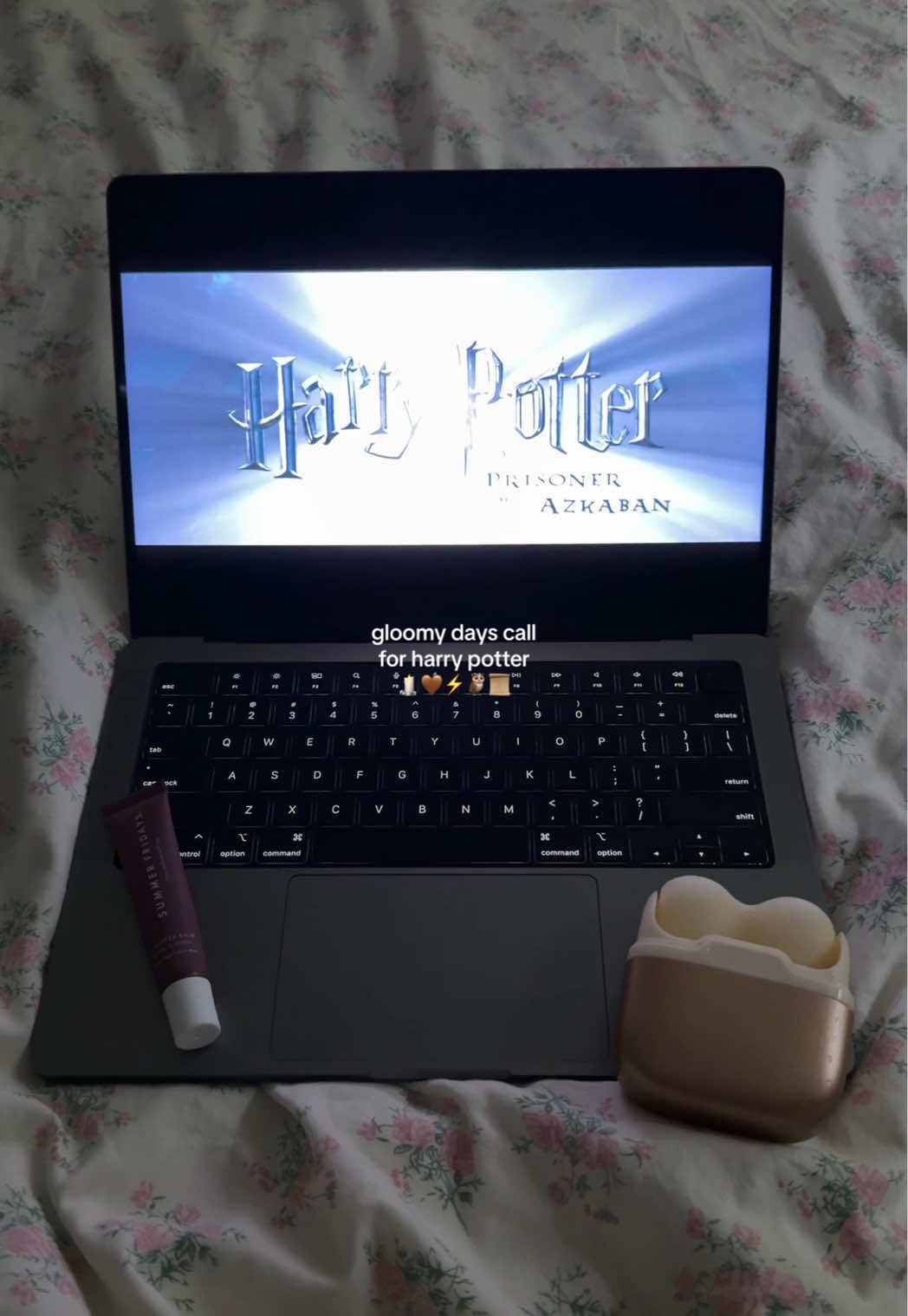 ideal morning #morning #morningroutine #harrypotter #hp #rain #rainyday #gloomy #Vlog #prisonerofazkaban #trending @Glow Recipe @rhode skin @The Ordinary @Beekman 1802 @Summer Fridays @Anthropologie 