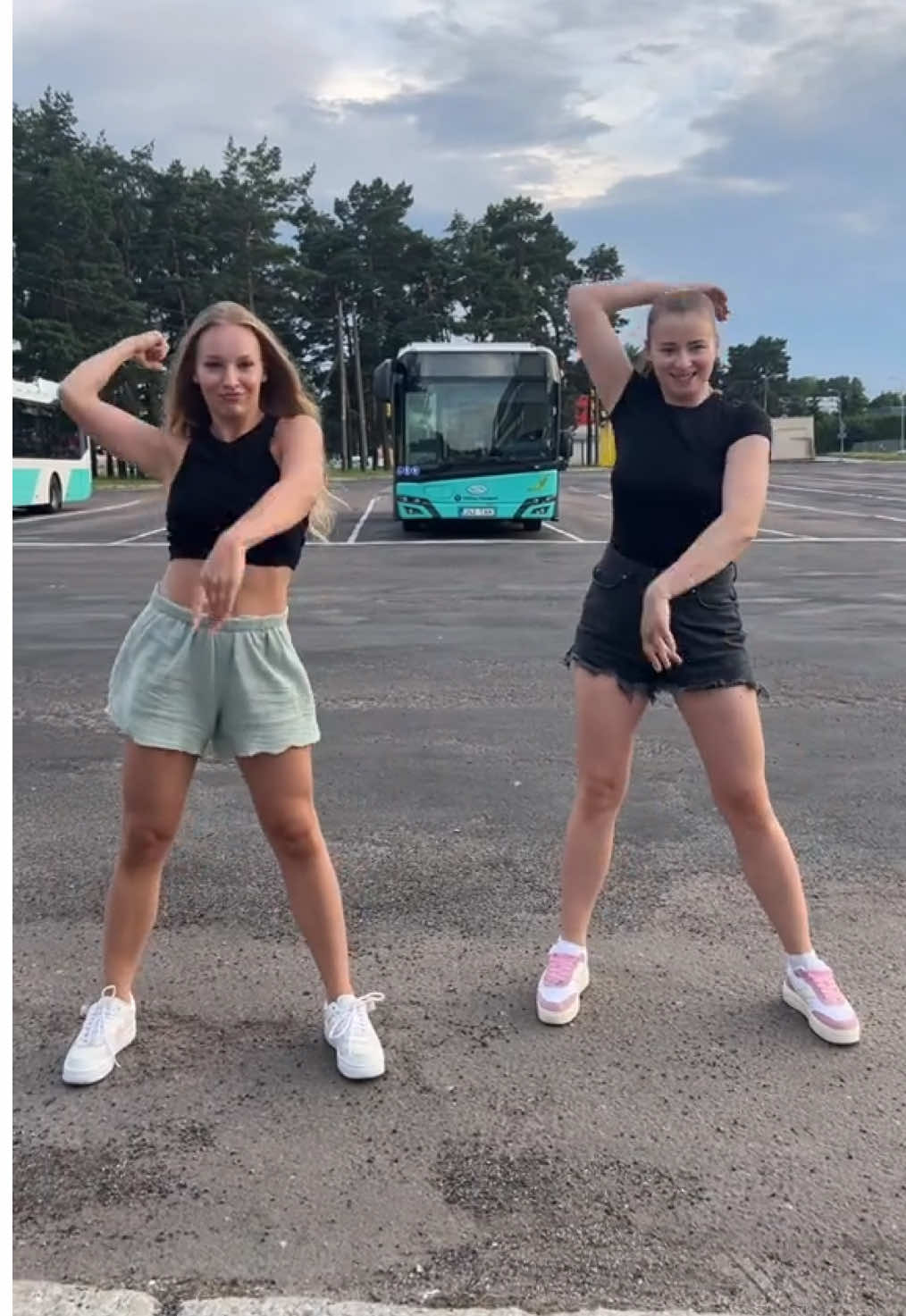 Наши девочки💫 #рекомендации #рек #fyp #тренд #dance #team #эстония #таллин #trending #хайхилс #лето 