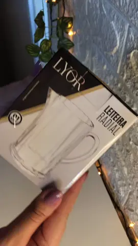 💎 Leiteira Lyor Radial de Cristal com Fio de Ouro 💫 ✨ Sofisticação que salta aos olhos! 🥛 290ml de puro charme na sua mesa 💰 Elegância acessível pra sua casa! #leiteira #cristal #decoracaodecozinha #mesaaposta #cozinhachique       link nós comentários 👇 🔗  ---