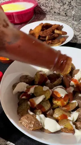 We love creamy potatoes & crispy chicken 🤤🤤 #momlife #moments #wifelife #wifeandhusband  #august1st, #girlfriendday, #relationshipgoals, #fyp, #traditions