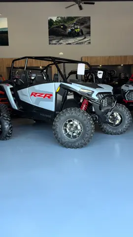 El poder necesario para devorar cualquier terreno 🔥🔥 RZR XP 4 100 PREMIUM 😎💪🏻 #RZR #chihuahua #ciudadjuarez #fyp #polaris #tik_tok #lujo #polaris #poder #tecnologia #rutas4x4 #team #polariscuu #offroad #ruta #utvlife 