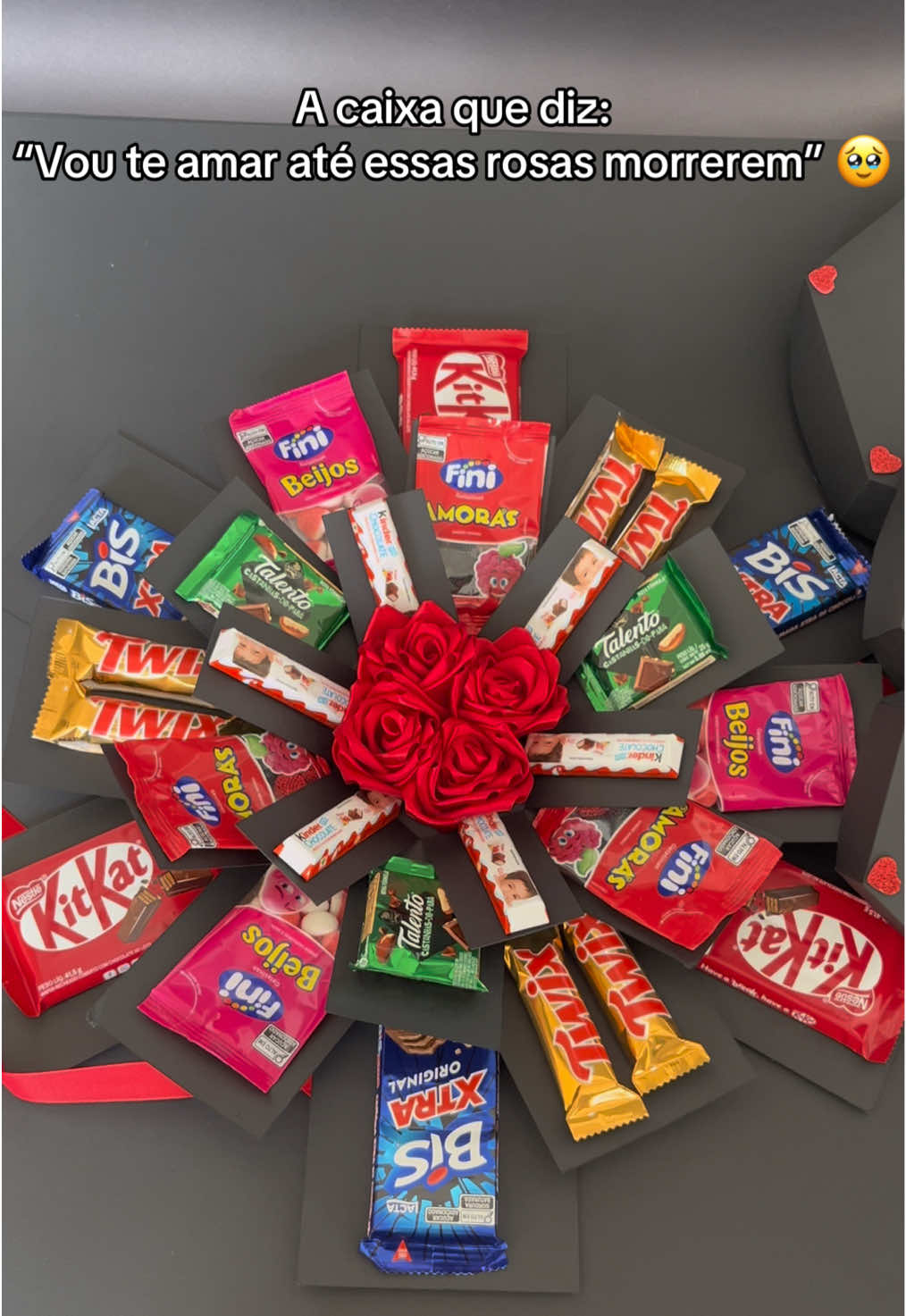 Essa caixa sempre vai ter meu coração 🌹Linda, romântica e deliciosos 🥰  #presente #chocolate #namorado #romantico #rosaseternas 