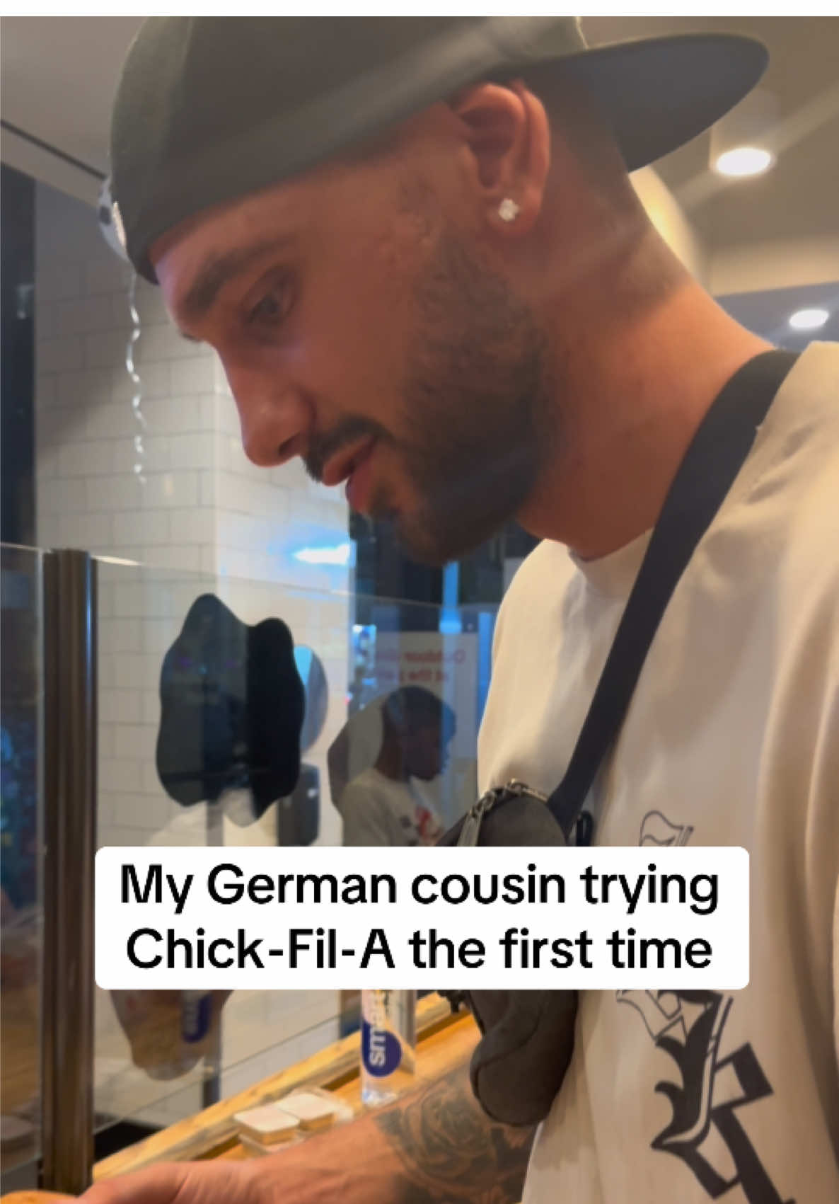He said it was a 10/10😍🙌🏽 #chickfila #chickfilasauce #firsttimeinamerica #americanfastfood #chickfilaislife #german #germany🇩🇪 #cousin 