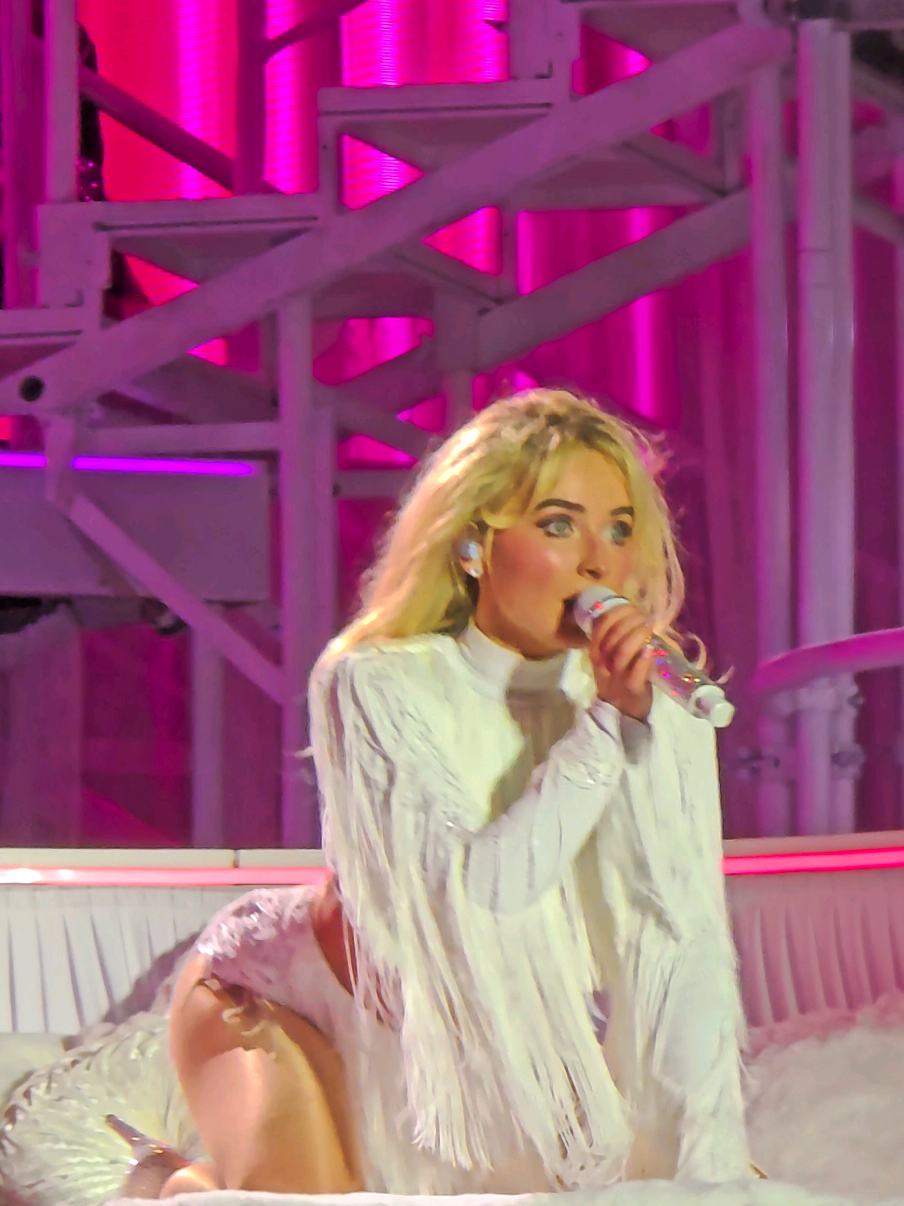 this was everything #Teamsabrina #Sabrinacarpenter #FYP #lollapalooza #bedchem @Sabrina Carpenter @Team Sabrina 