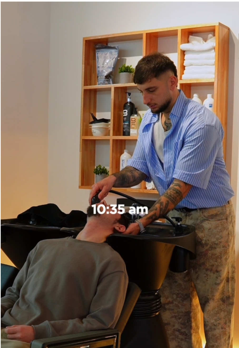 Les gustaría ver más mañanas con nosotros? 💬 #menshair #barber #barberosmundo 