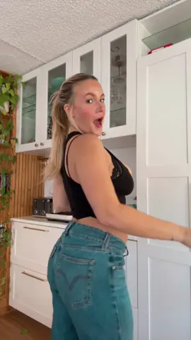 Built like the letter P #thedownstairsdj 