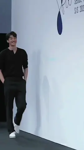 definisi jalan aja ganteng 😌 #kimyoungkwang #dramakorea2025 #promoseruweekend 