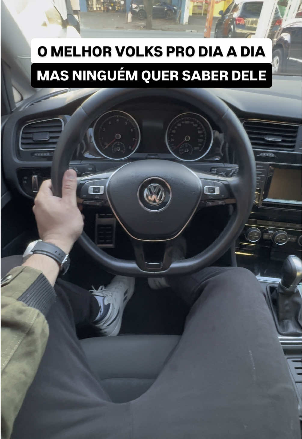 NÃO COMPRE UM GOLF SEM SABER DISSO! . . . Esse carro está na Neto’s Multimarcas em Itapevi! Interessados Procurem a loja e mostrem esse Vídeo pra Ganhar um descontinho😉 #carros #dicasdecarros #mundoautomotivo #volks #volkswagen #golfmk7 #golf #vwgolf #golftsi 
