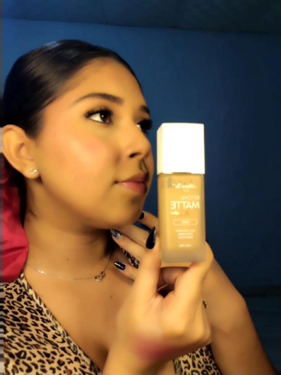 Piel mixta o grasa sin brillos, sin filtro y sin gastar de más. Mi base favorita del momento @Amorus USA  ligera, matte y con cobertura total. La encuentras en @Moist Accessories  Guárdalo porque vas a querer probarla✨👑