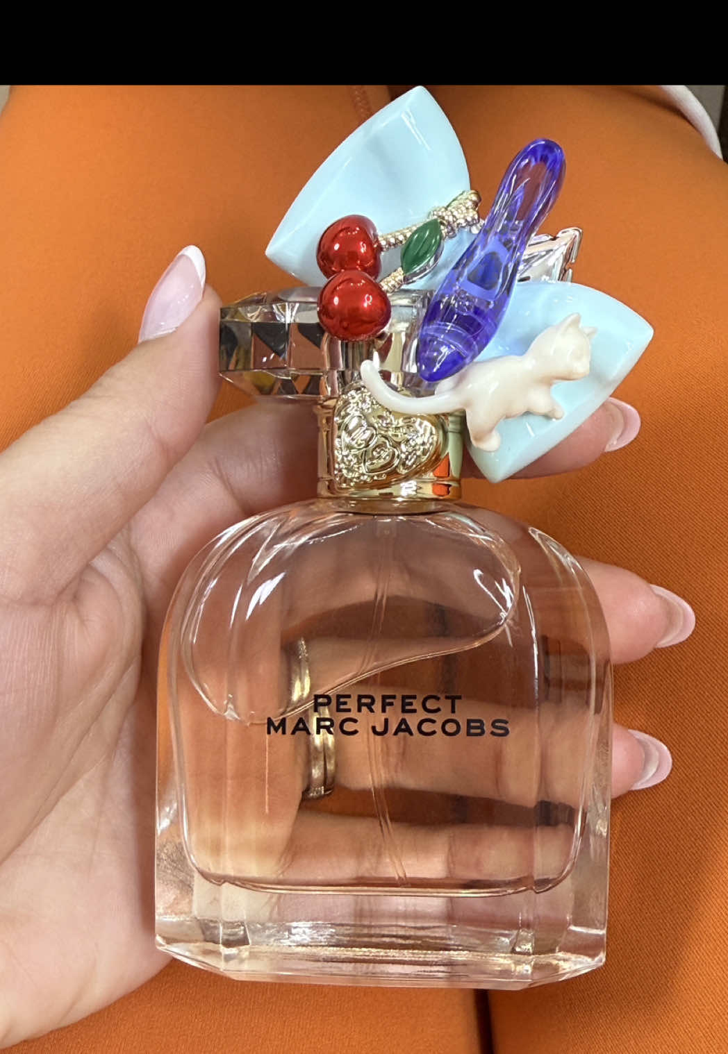 De mis perfumes favoritos ,cítrico con toque floral ,nada como encontrar tu verdadero gusto por los perfumes y estos estarán  en mi colección por mucho tiempo @Fragrant Villa #marcjacobs #marcjacobperfect #eaudeparfum #perfumformen #perfumefloral #perfumefrutal #perfumecitrico #marcjacobsperfect #marcjacobsperfumes 